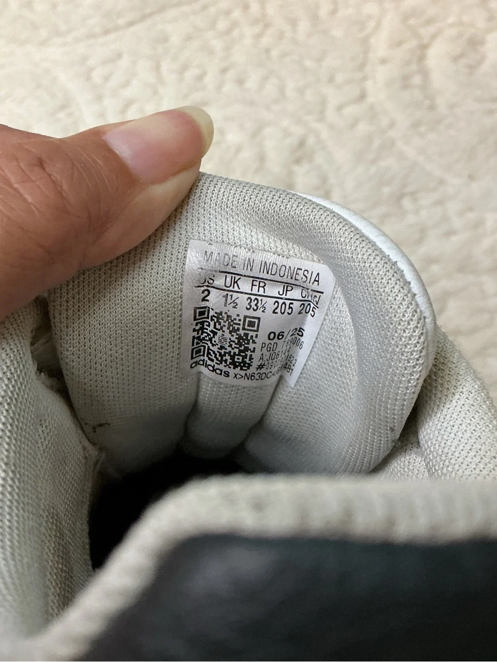 adidas White Kids Sneakers with Black Stripes Sz 2